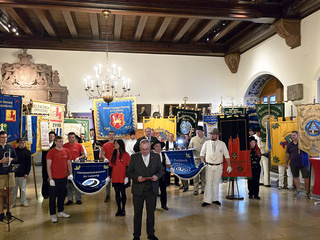 Die feierliche Fahnenweihe im Rathaus Leipzig