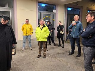 Fahrräder werden eben genau dort abgestellt, wo Fahrräder abstellen am meisten verboten ist!